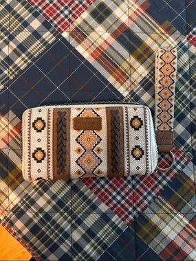 Wrangler Cream, Brown, Yellow Embroidered Zip Wallet with Wristlet